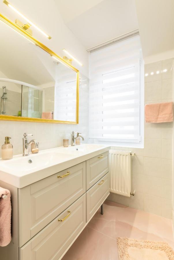 Monarchia Apartman Pearl Mosonmagyaróvár المظهر الخارجي الصورة
