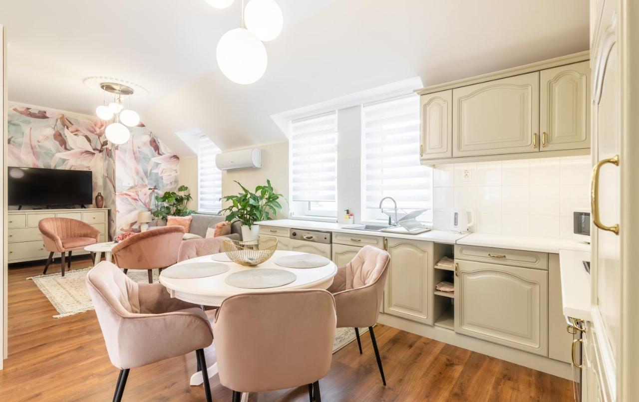 Monarchia Apartman Pearl Mosonmagyaróvár المظهر الخارجي الصورة