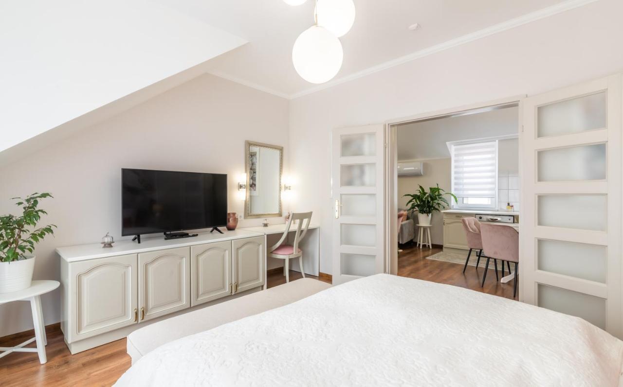Monarchia Apartman Pearl Mosonmagyaróvár المظهر الخارجي الصورة